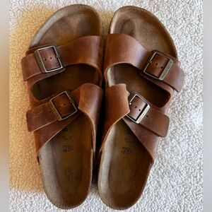 Birkenstock Arizona Oiled Leather Slide Sandal with tan sole - Size 43